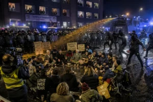 Het geweld, de rechtsstaat en het demonstratierecht
